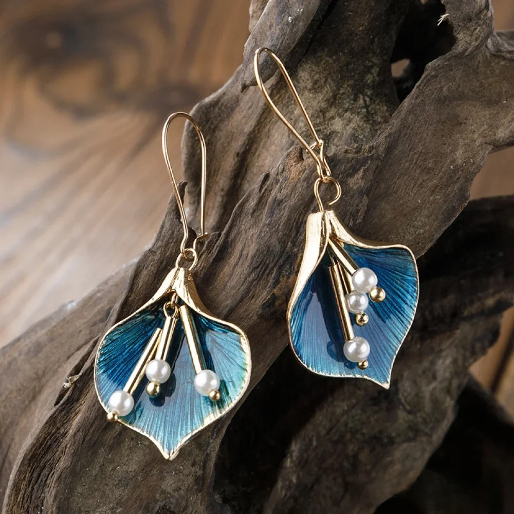 Anastasia | Vintage lotus oorbellen met parels
