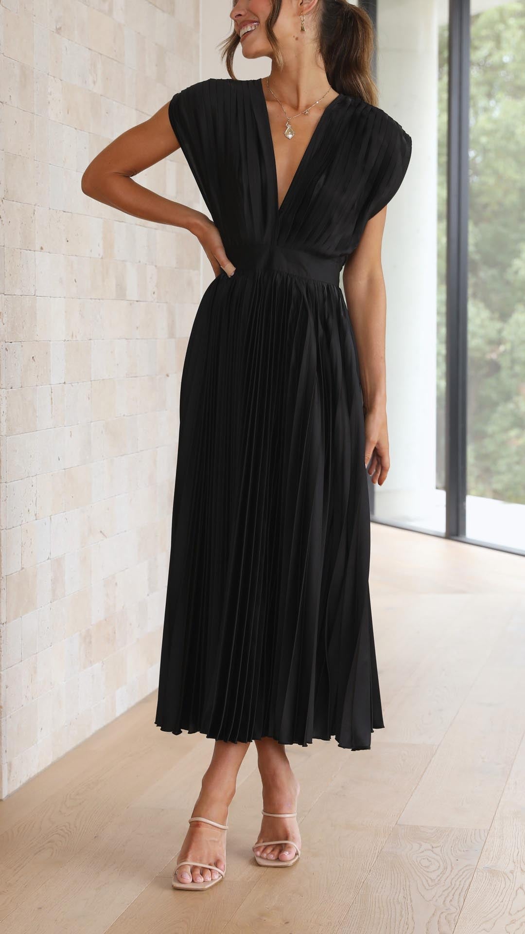 Elvie | Tijdloze jurk met elegante plooien